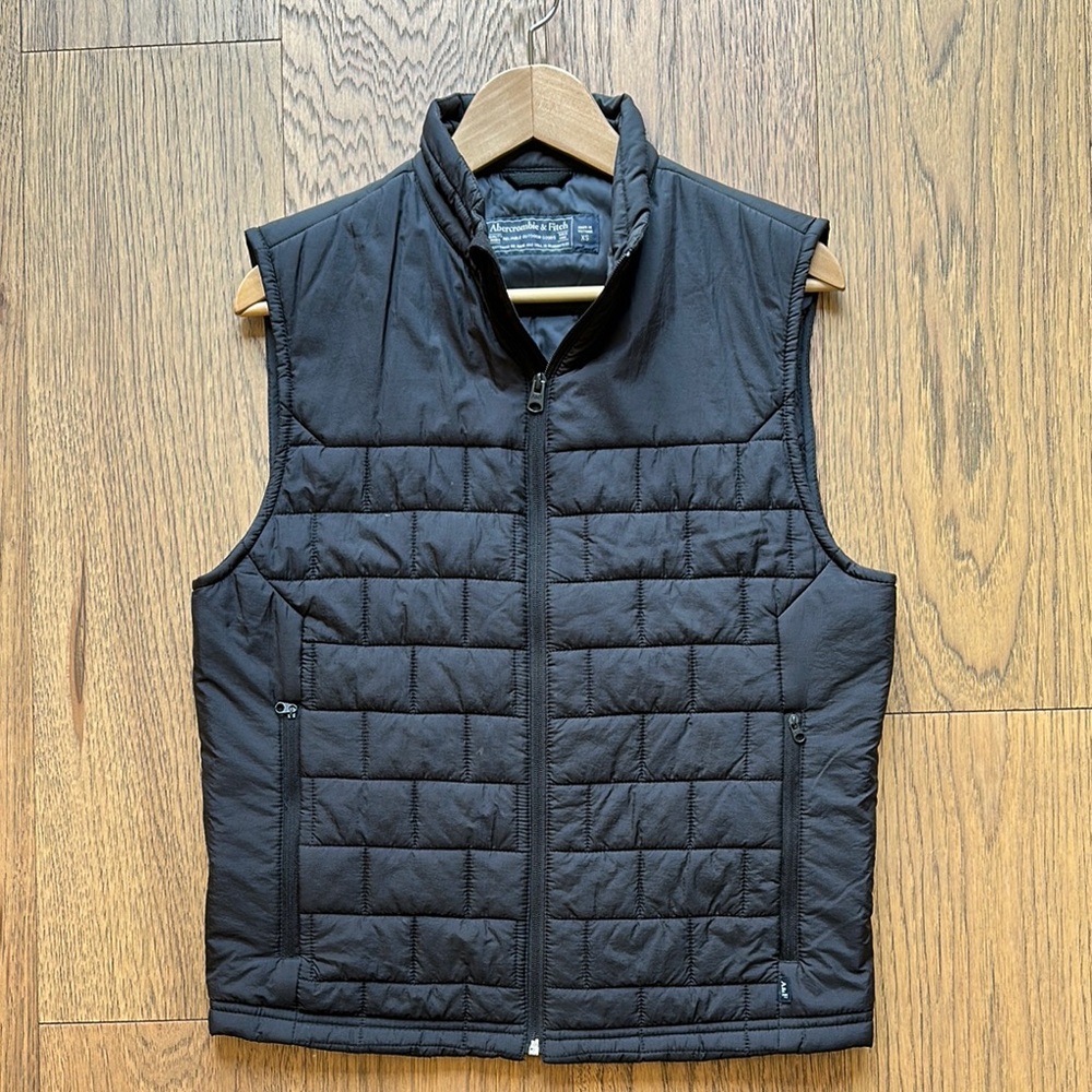 Abercrombie  Black Quilted Light Vest Size XS  Great Condition